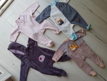 Lot de 3 surpyjamas et 1 pyjama fille 9 mois diverses marques