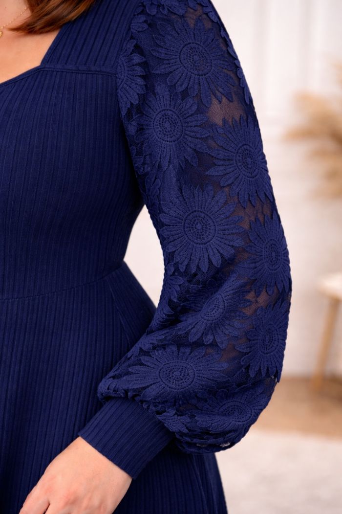 Robe patineuse en tricot manches longues dentelle midnight blue Femme taille 52 marque Asos 💍 - photo numéro 4