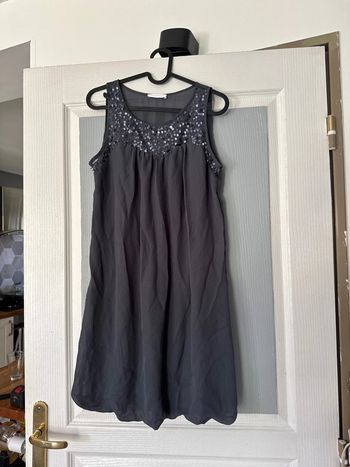 Robe grise classe effet boule en bas  avec sequin promod 38