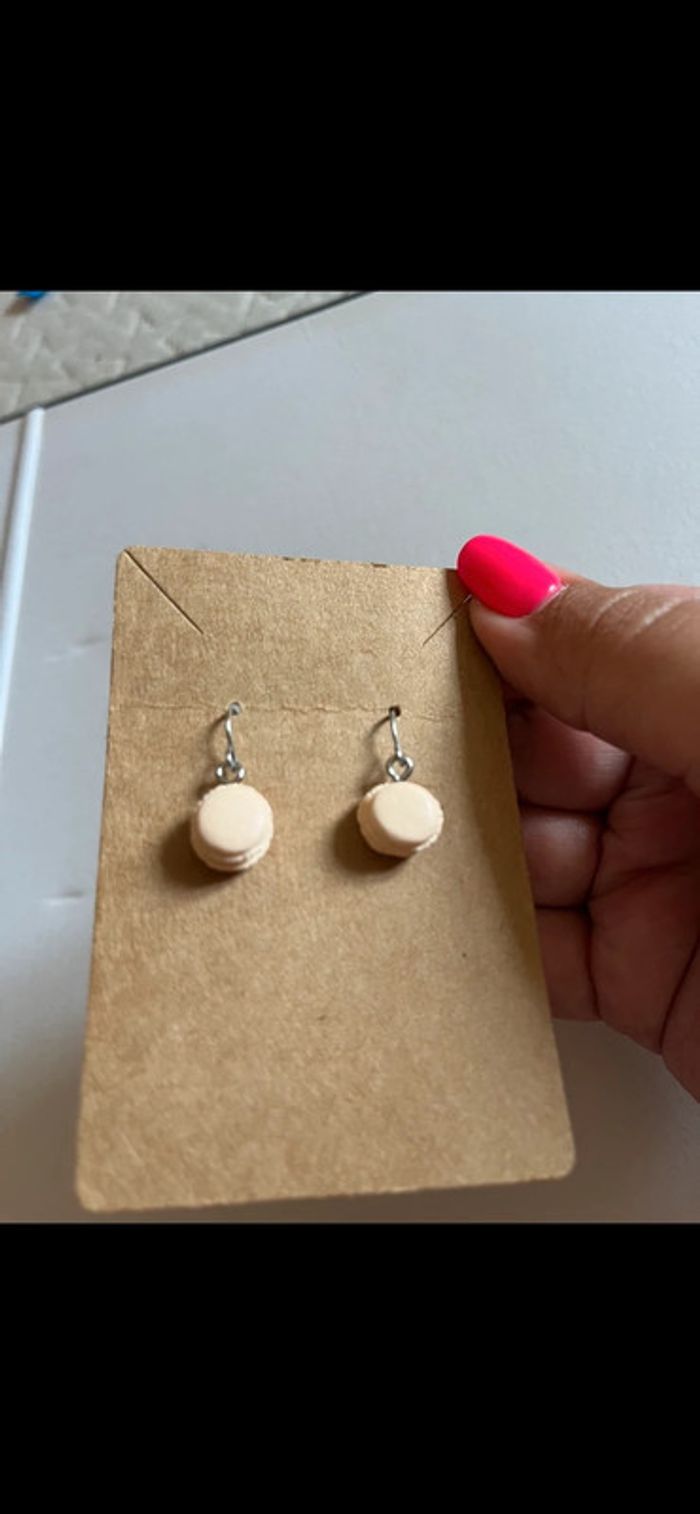 Boucle d’oreille macarons blanche