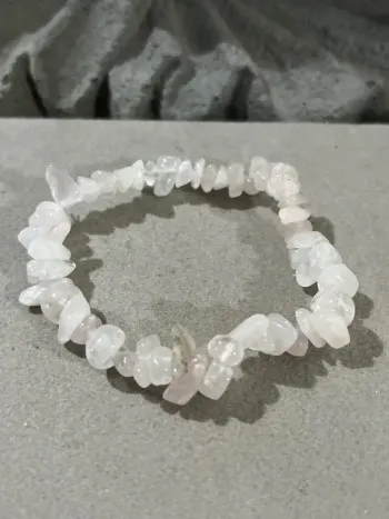 Bracelet baroque en pierres naturelles sur fil élastique