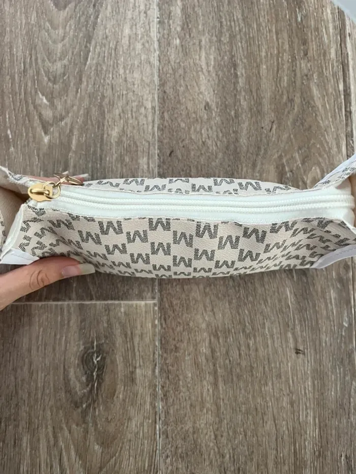 Petit sac d’épaule beige et blanc avec détaille doré - photo numéro 3