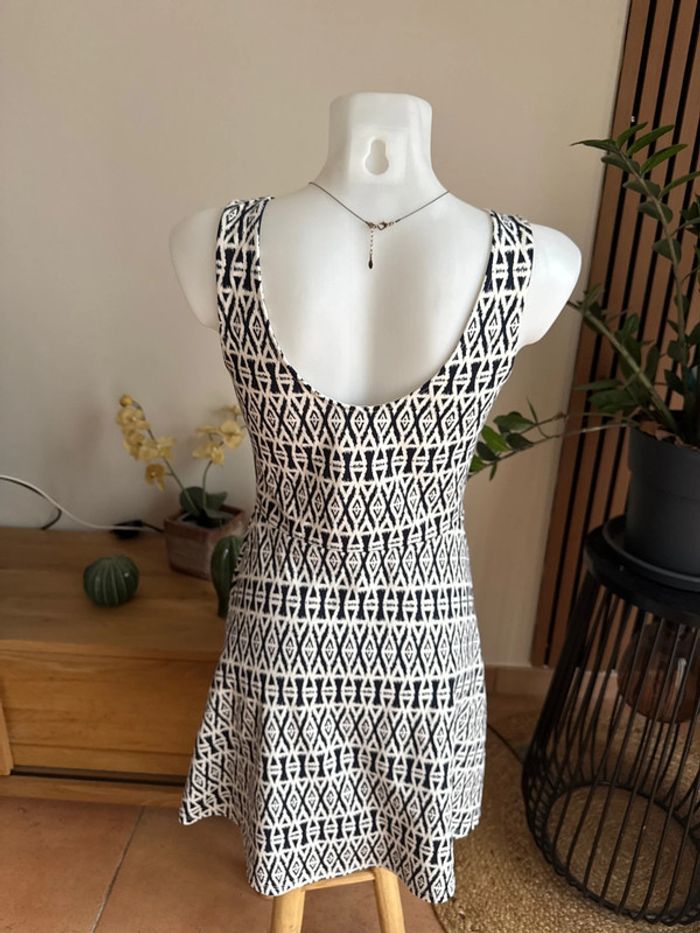 Robe patineuse neuve - photo numéro 4