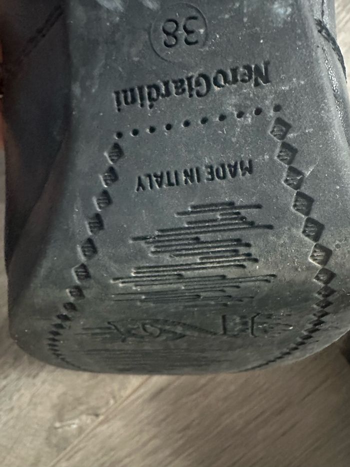 Bottes noires - photo numéro 6