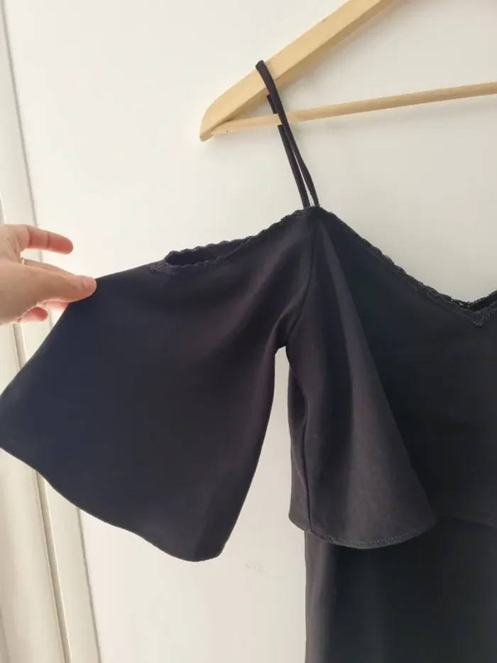 Petite robe noire zara épaules dénudées - photo numéro 3