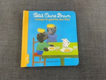 Petit Ours Brun mange la galette des Rois