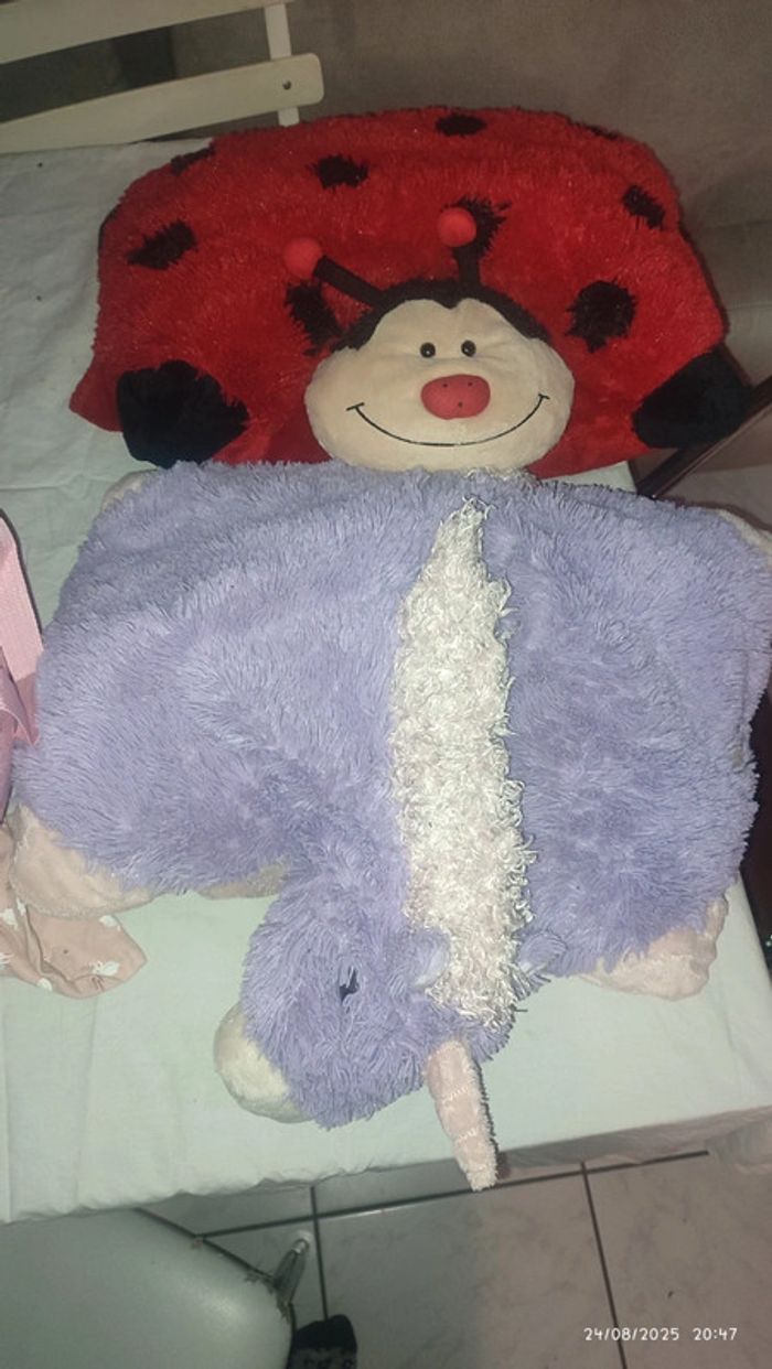 Lot pillow pets