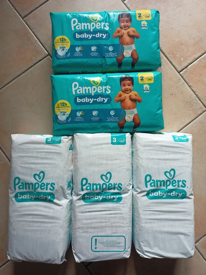 Lot de couches Pampers baby-dry taille 2 et 3 neuves