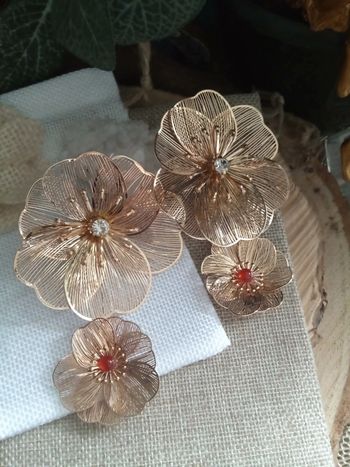 Boucles d'oreilles bohèmes fleurs avec pierres naturelles d'agate rouge