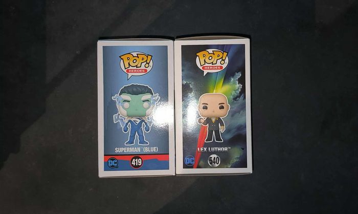 Lot 2 Figurines Funko Pop / Superman Blue N°419 "2021 Fall Convention" & Lex Luthor N°540 "Chase" - photo numéro 4