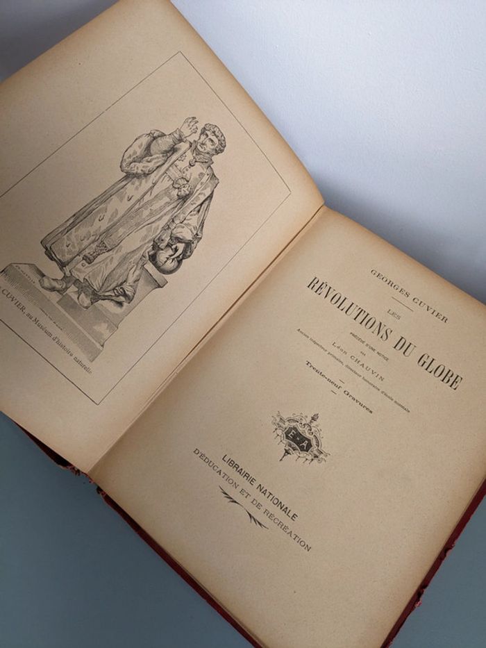 Livra ancien les révolutions du globe - photo numéro 7