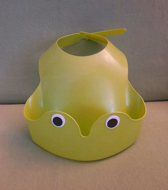 Lot 5 Accessoires Bébé Verts Grenouille Bavoir Assiette Poubelle À Couches Angelcare - photo numéro 7
