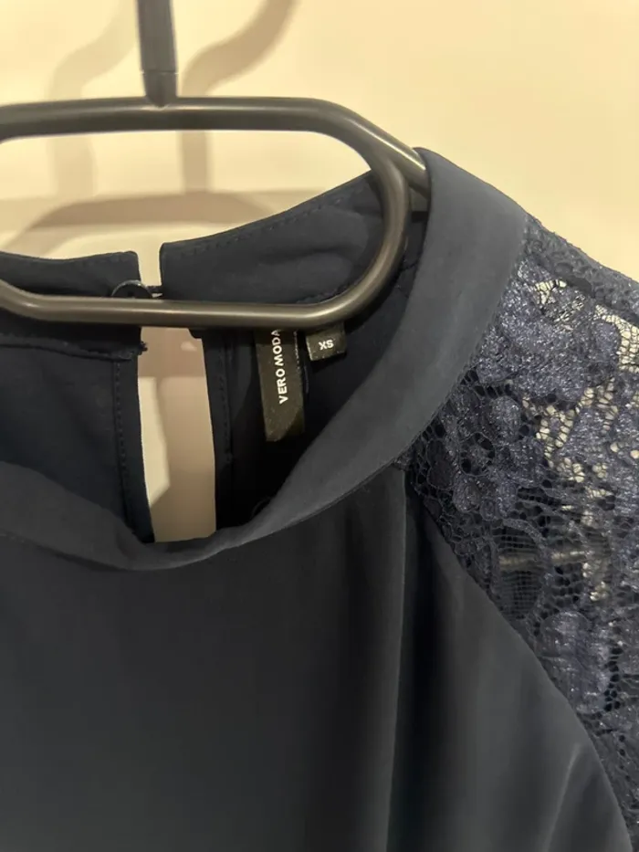 Robe dentelle très élégante idéal cérémonie - photo numéro 3