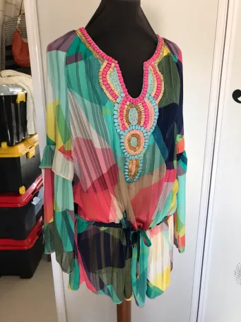 Tunique en soie et broderie