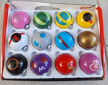 12 pokeballs pokemon