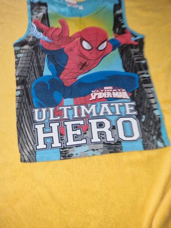 Debardeur ou tee shirt spiderman