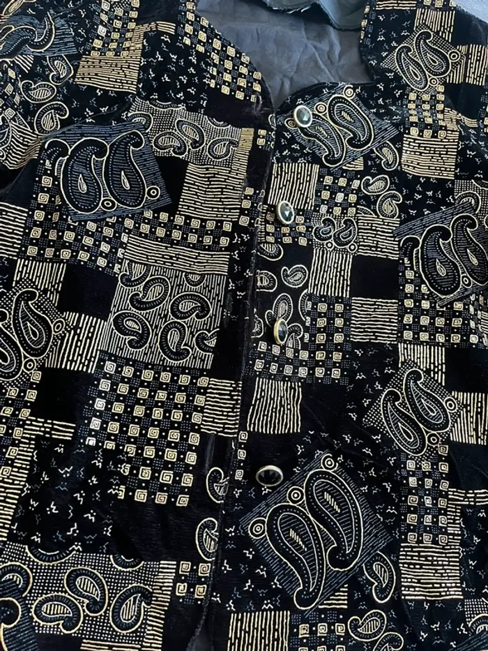 Veste noir vintage en velours à motifs dorés – Patchwork unique T.38 - photo numéro 2