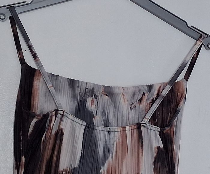 Robe longue froissée moulante grise, marron et blanche - photo numéro 5