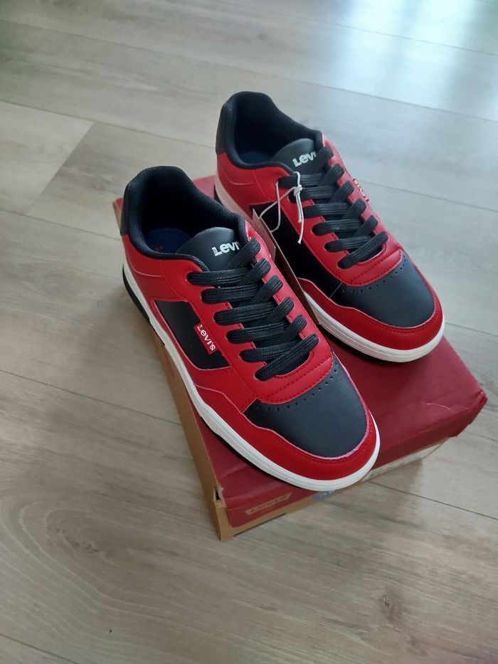 🦎 basket Levi's pointure 35 neuf 🦎 - photo numéro 2