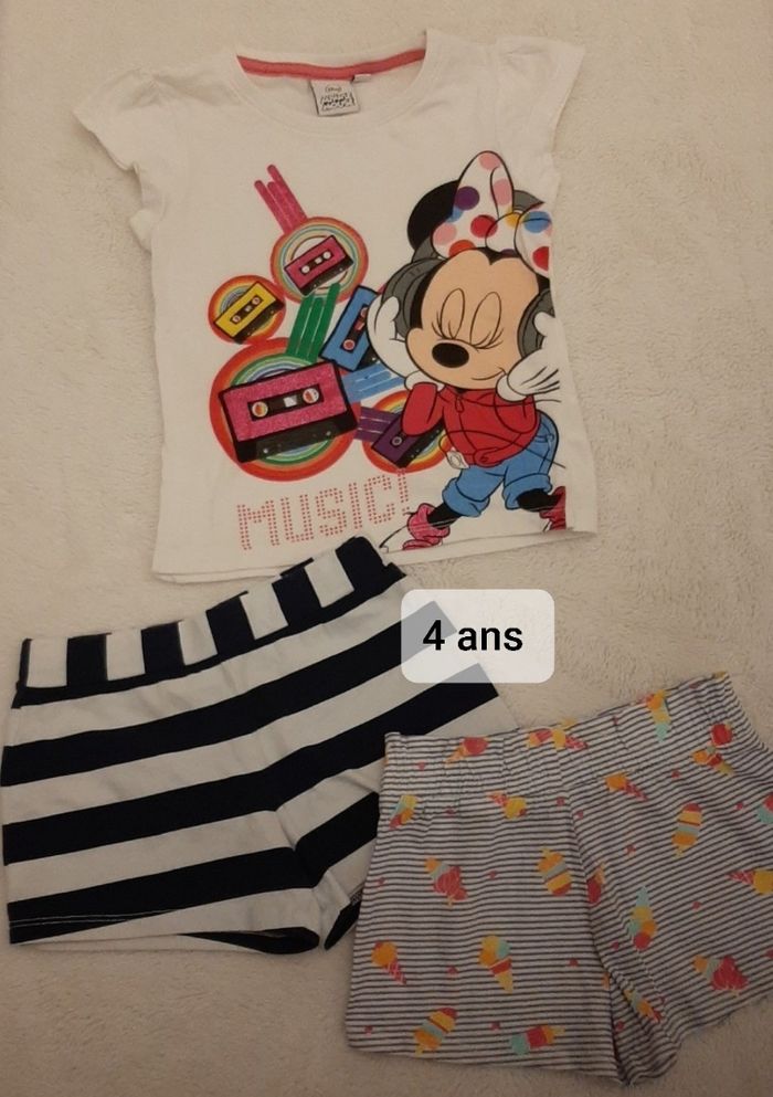 Tee-shirt Disney +2shorts 4 ans