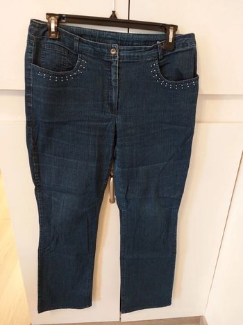 Jeans bleu avec petits diamants