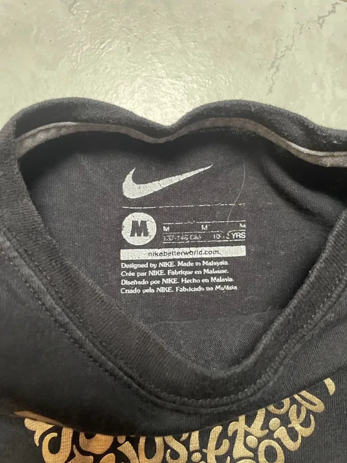 tee shirt Nike 10/12 ans - photo numéro 3