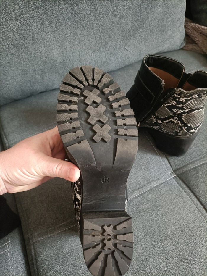 Bottines noires effet serpent - photo numéro 4