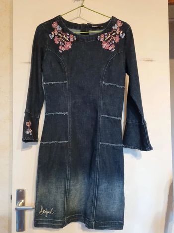 Superbe robe desigual en jean taille 34 motif fleuri