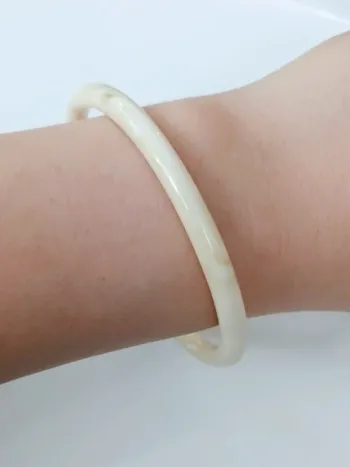 Bracelet jonc en résin blanc crème lisse – Style bouddhiste minimaliste