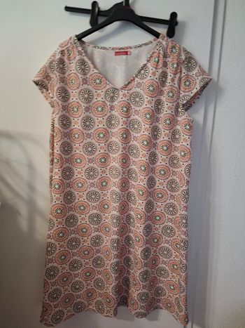 Robe ete taille 48 en très bon état (mesure dans l'annonce