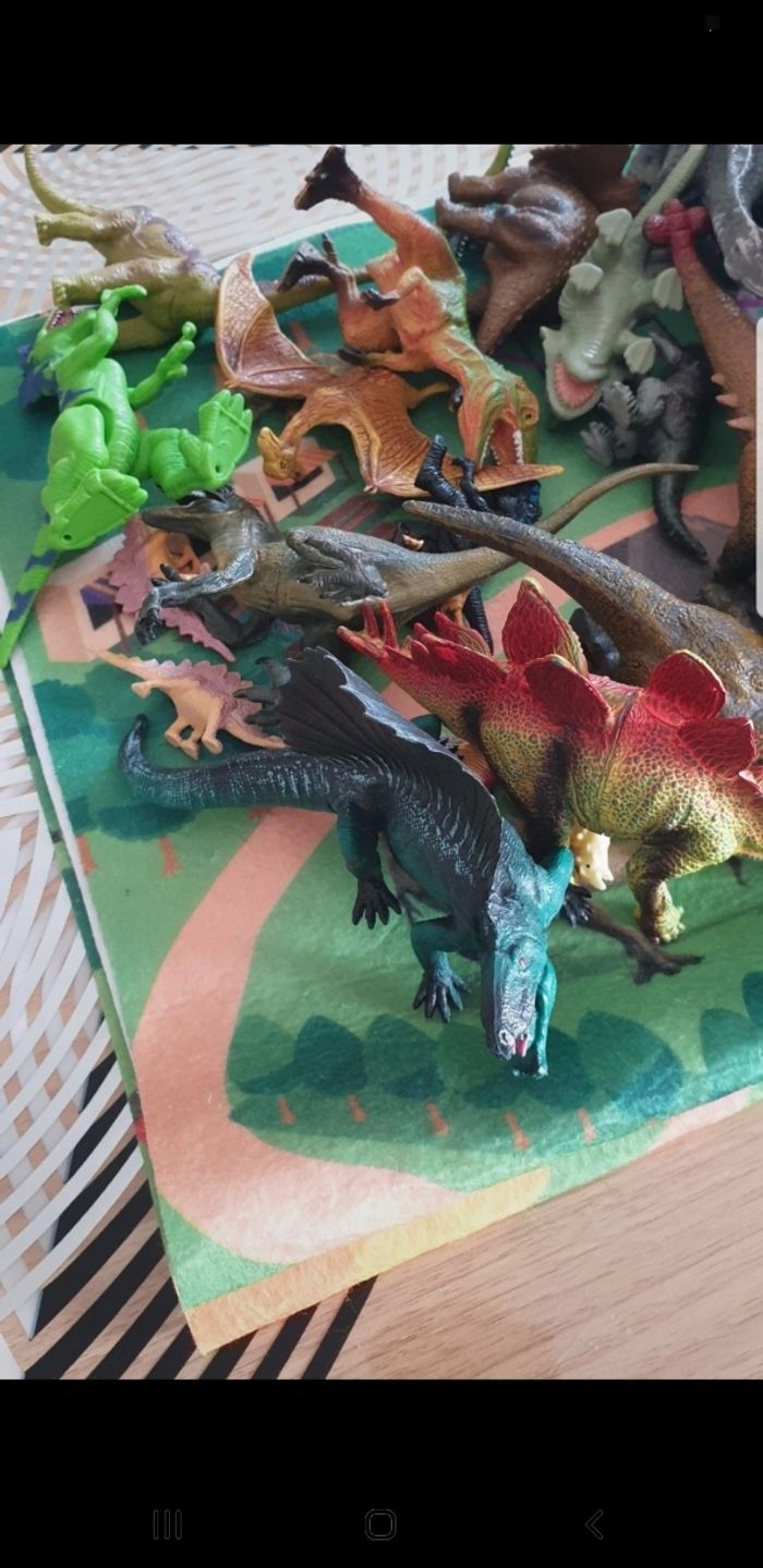 Lot dinosaures et son tapis - photo numéro 3