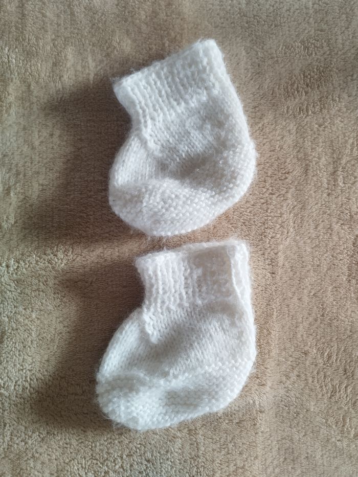Bonnet et petits chaussons - photo numéro 3