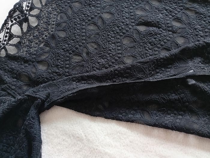 Haut en dentelle noire. H&M 36 - photo numéro 8