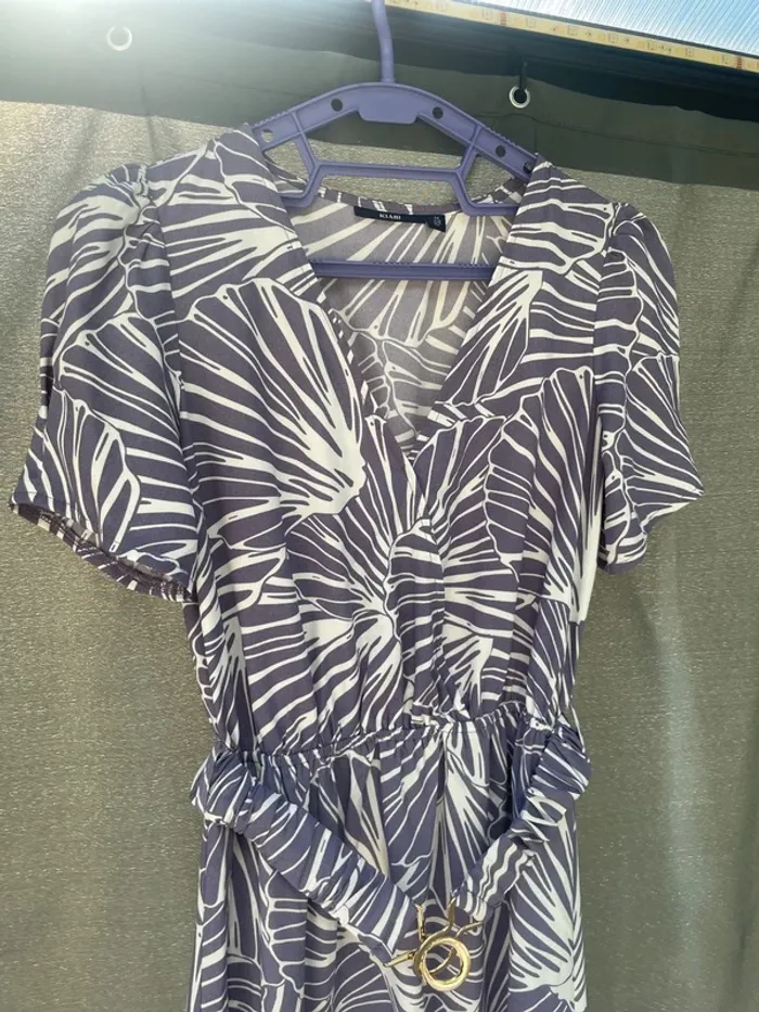 Robe à motif blanche et violette - photo numéro 2