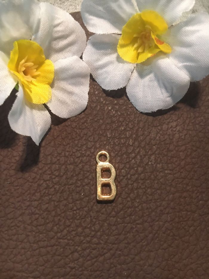 pendentif fantaisie métal doré lettre B