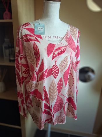 T shirt neuf motifs feuilles rose fushia