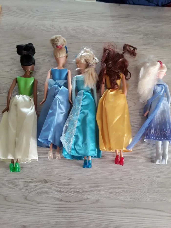 Lot poupées princesses Disney - photo numéro 4