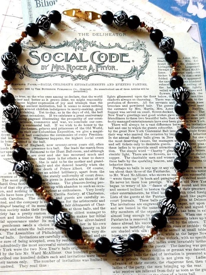 Magnifique collier en perles noires et blanches