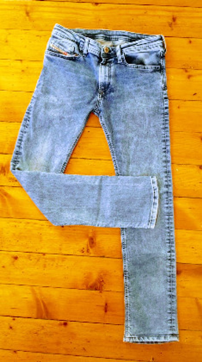 Jeans marque Diesel 12 ans - photo numéro 2