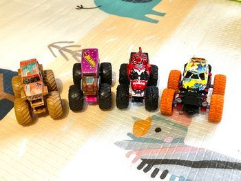 Lot 4 monster trucks hot wheels jouet enfant ou collection