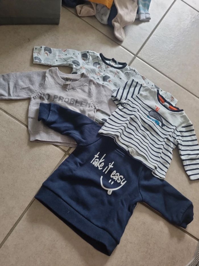 Lot tee shirt epais /pull 3 mois - photo numéro 2
