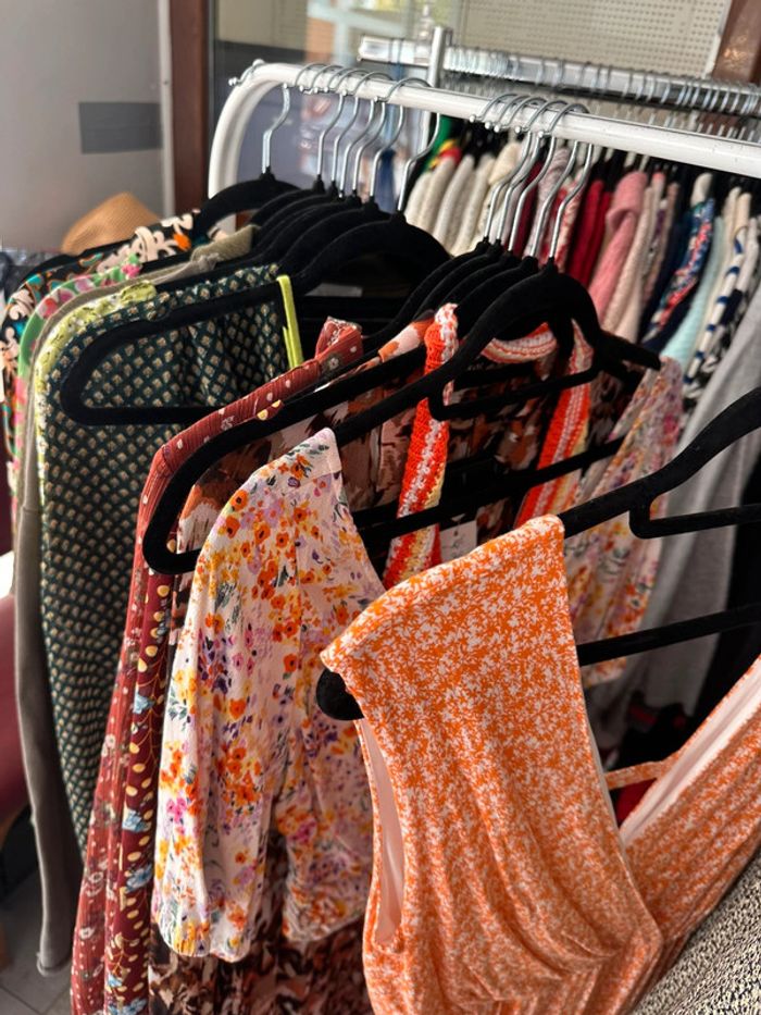Lot de 35 vêtements femme (tailles 34 à 40) Déstockage - photo numéro 14