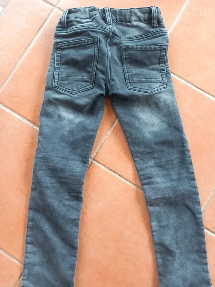 Jeans troué TAKKO - photo numéro 4