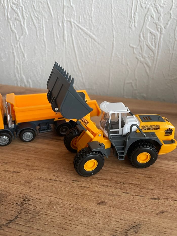 Lot de petites voitures de construction - tractopelle + camion - photo numéro 3