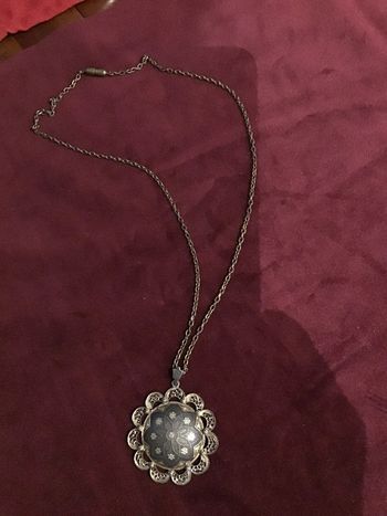 Belle chaîne ancienne avec pendentif fleur  vintage