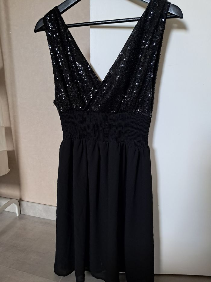 Robe noir avec haut en sequin - photo numéro 2