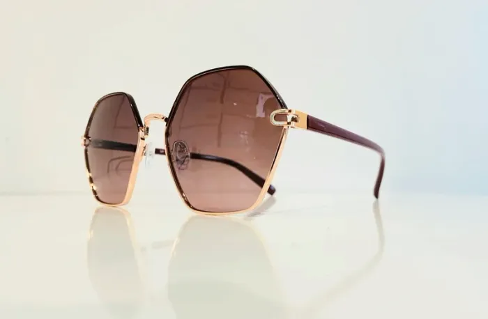 Lunette de soleil femme hexagonale Polarisée bordeaux et dorée uvprotection catégorie 2