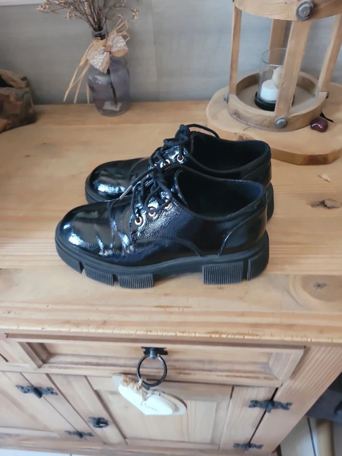 Chaussures fille vernis noir pointure 36 - photo numéro 3