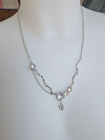 Collier fantaisie argenté asymétrique