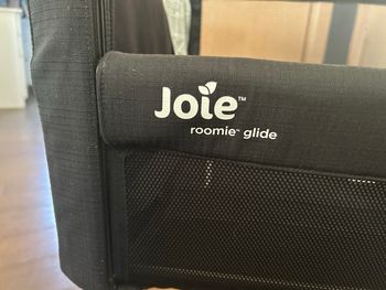 Cododo noir Joie « Roomie Glide » + matelas + accessoire rehausse